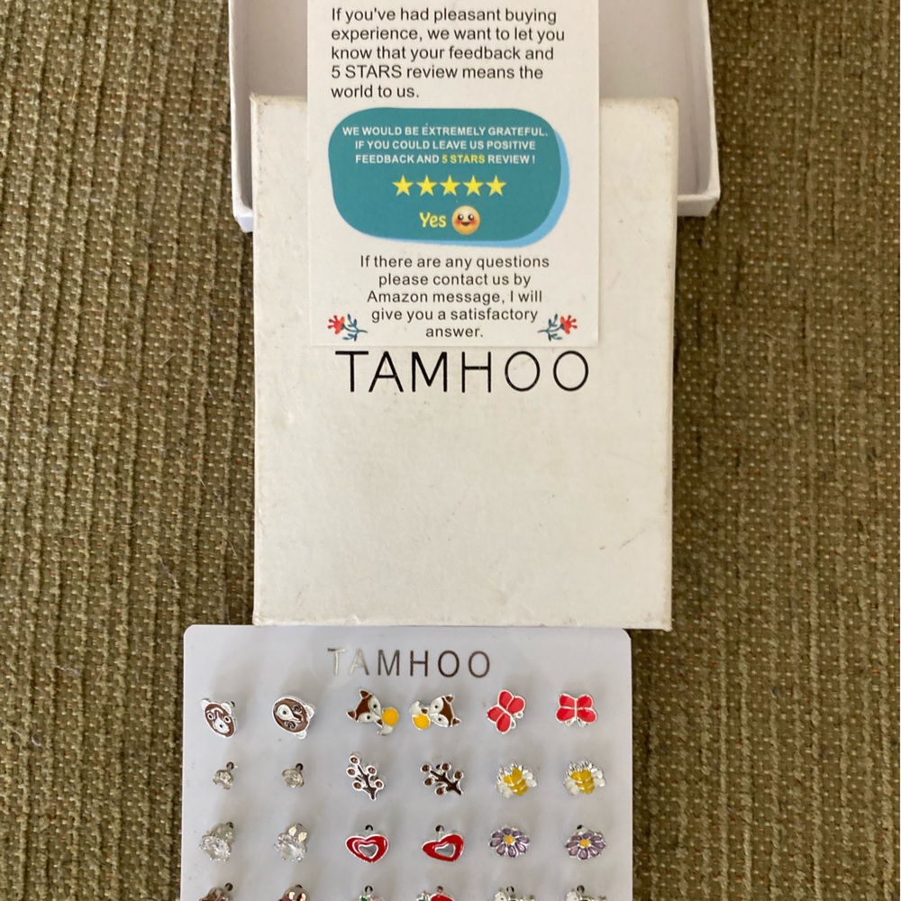 Tamhoo studded ear rings new